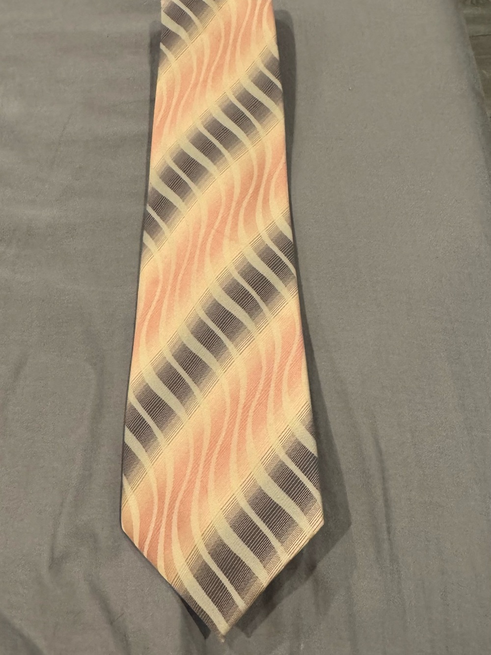 Classic Men's Wavy Stripe Tie in Peach and Gray